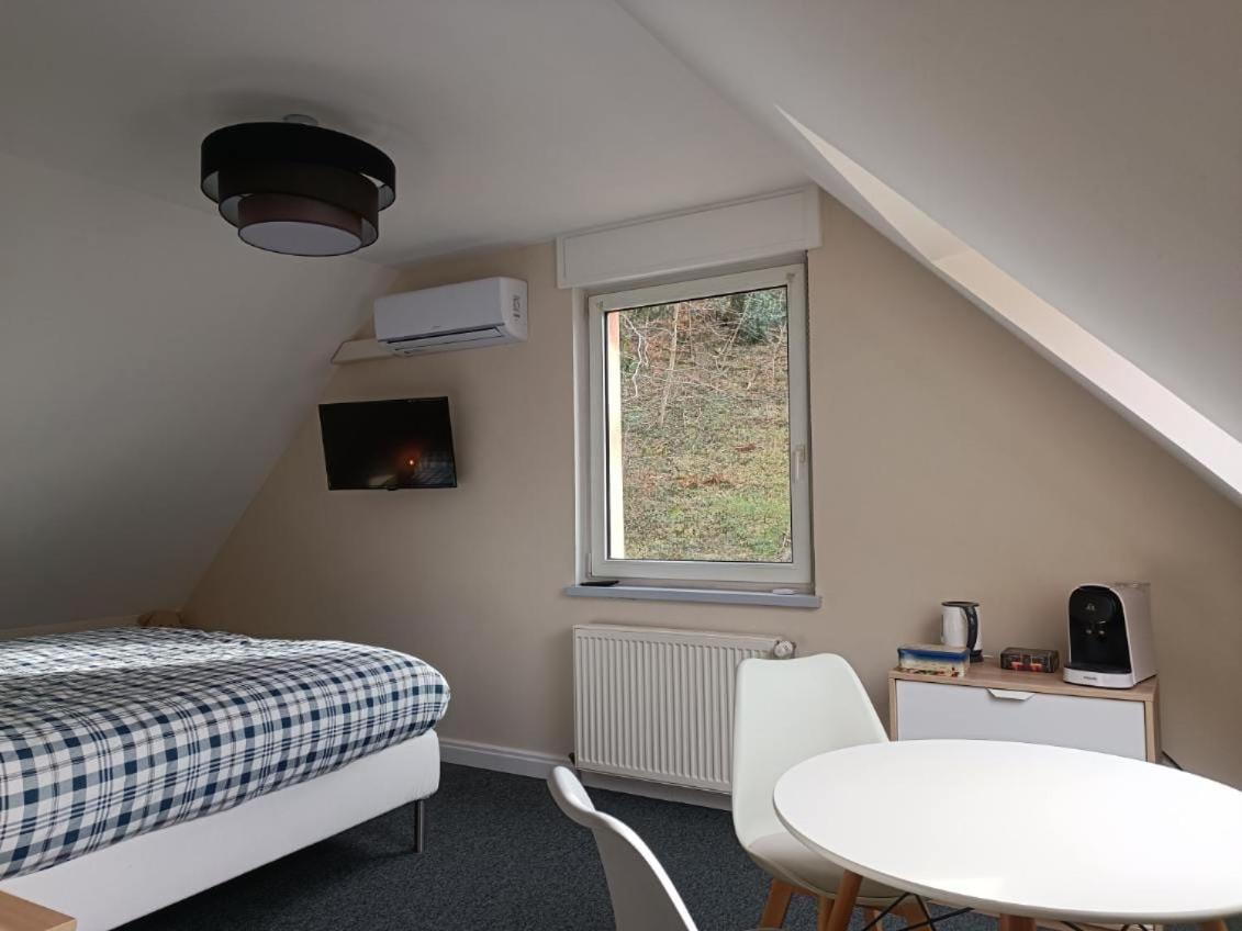 La Fontaine Aux Enfants - Gr5 - Chambre Avec Sdb Privee Abreschviller Exterior foto